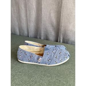 TOMS Blue Chambray Bee Embroidered Alpargatas - Women’s Size 10 Bee Happy